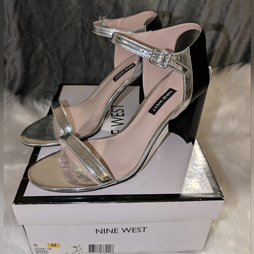 ❤️4/$60 Nine West Metallic Silver & Black Heels❤️4 for $60 ❤️